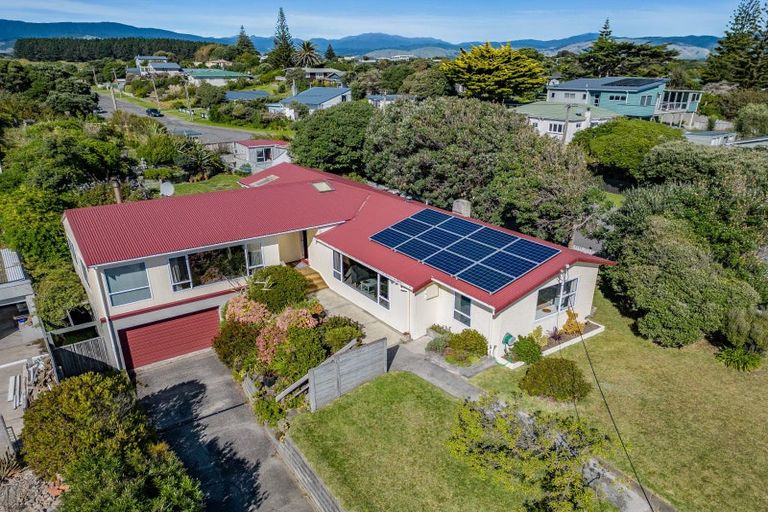 Photo of property in 50 Moana Street, Otaki Beach, Otaki, 5512
