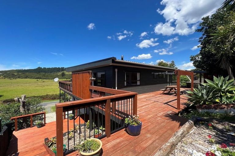 Photo of property in 105 Oakura Road, Oakura, Hikurangi, 0184