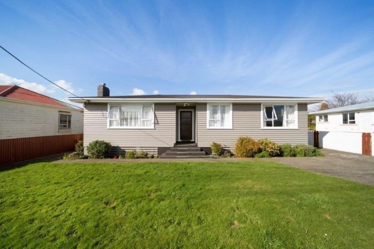 Photo of property in 28 Hunter Street, Hawera, 4610