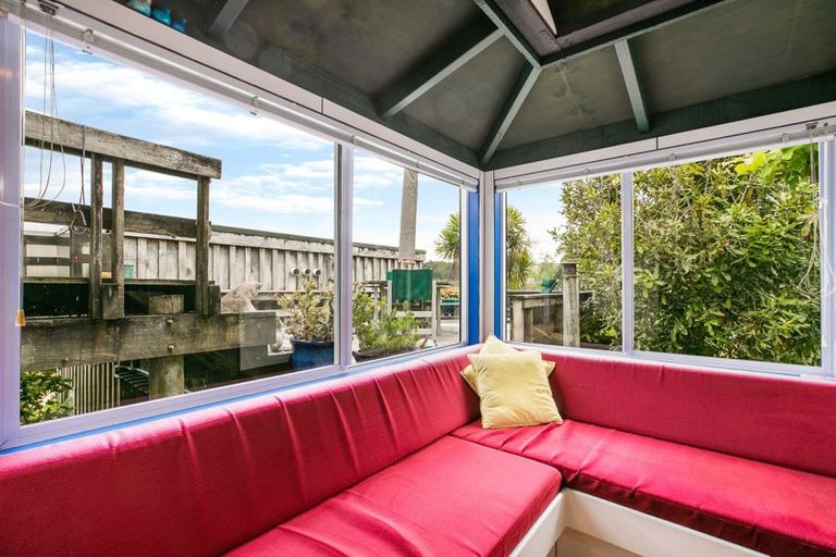 Photo of property in 76 Balmain Road, Chatswood, Auckland, 0626