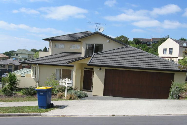 Photo of property in 8 Greenleaf Way, Northcross, Auckland, 0630