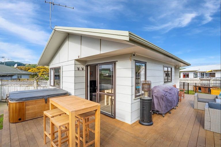 Photo of property in 21 Spackman Crescent, Paraparaumu, 5032
