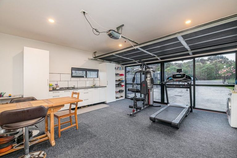 Photo of property in 5a Woodside Road, Massey, Auckland, 0614