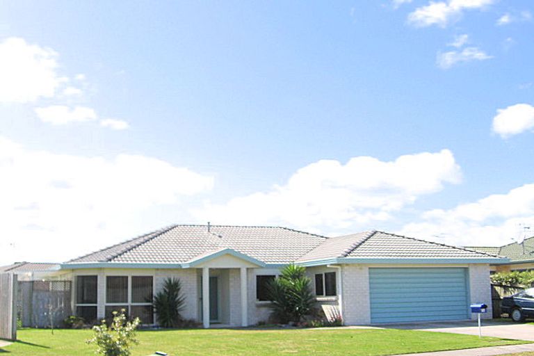 Photo of property in 15 Luculia Drive, Mount Maunganui, 3116