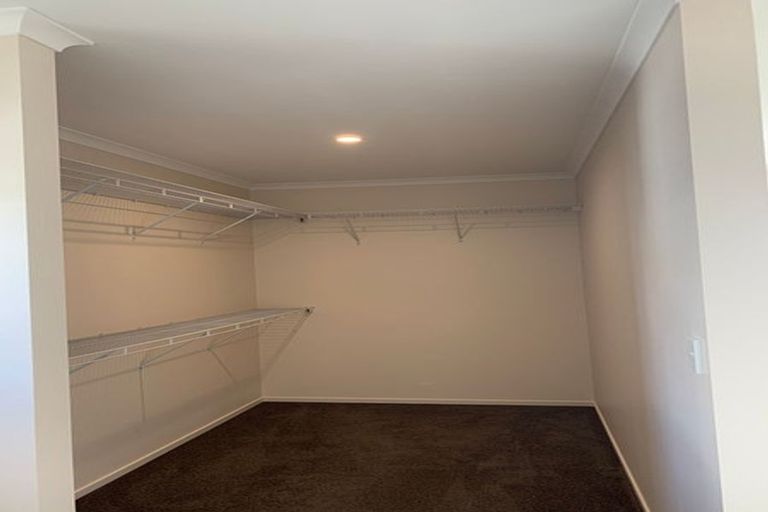 Photo of property in 12 Havana Rise, Grenada Village, Wellington, 6037