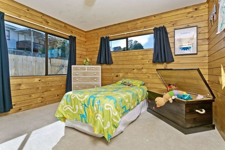 Photo of property in 12 Thalia Place, Totara Vale, Auckland, 0629