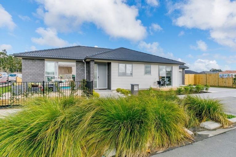 Photo of property in 42 Schoolside Road, Kumeu, 0810