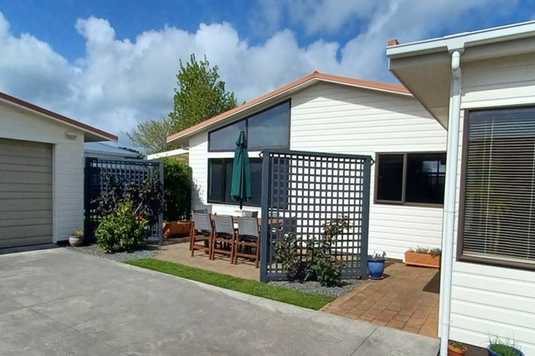 Photo of property in 10 Wera Street, Hawera, 4610