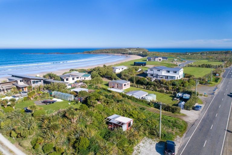 Photo of property in 523 Waikawa-curio Bay Road, Curio Bay, Tokanui, 9884