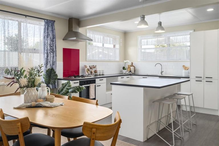 Photo of property in 3 Carter Drive, Pomare, Rotorua, 3015