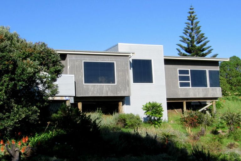 Photo of property in 8 Sunset Terrace, Waikanae Beach, Waikanae, 5036