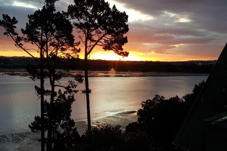 Photo of property in 2/31 Telstar Place, Beach Haven, Auckland, 0626