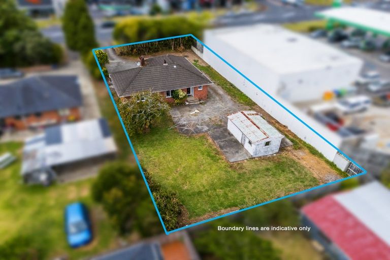 Photo of property in 142 Lincoln Road, Henderson, Auckland, 0610