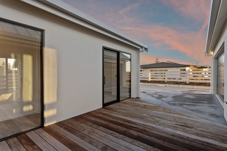 Photo of property in 16 Pacific Parade, Coastlands, Whakatane, 3120