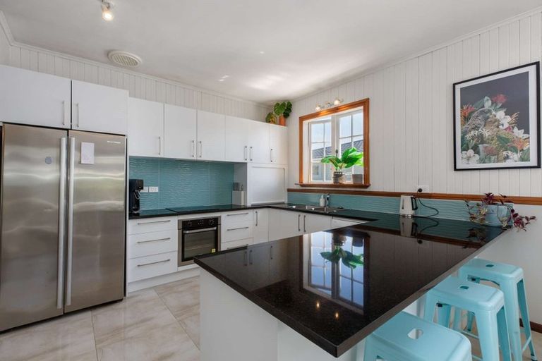 Photo of property in 9 Tahi Terrace, Glen Eden, Auckland, 0602