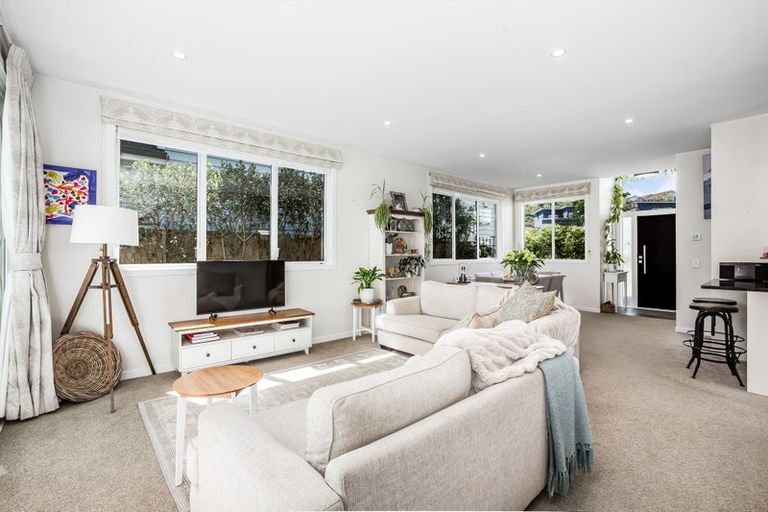 Photo of property in 20 Glide Lane, Whitby, Porirua, 5024