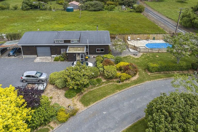 Photo of property in 155 Taupaki Road, Taupaki, Henderson, 0782