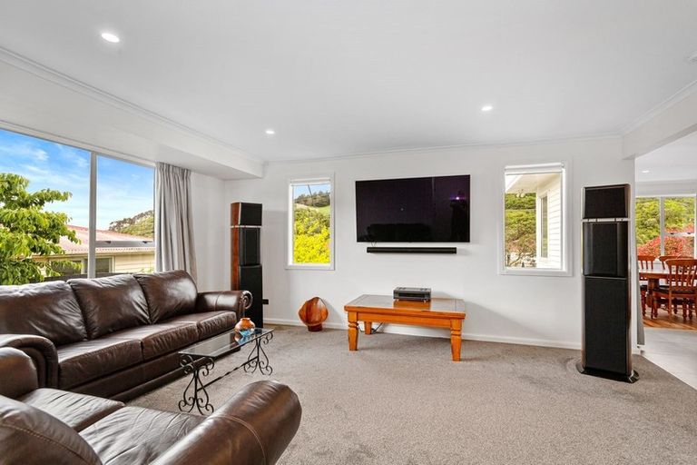 Photo of property in 26 Raroa Terrace, Tawa, Wellington, 5028
