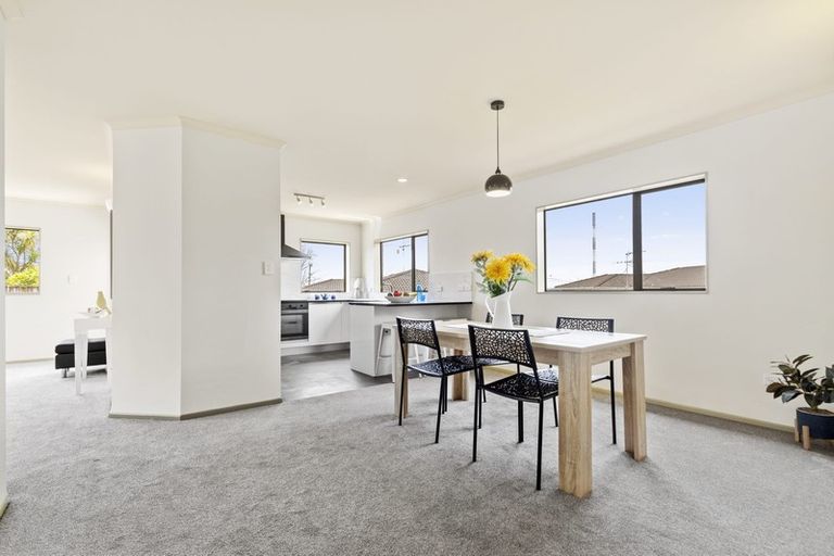 Photo of property in 14b Waimumu Road, Massey, Auckland, 0614