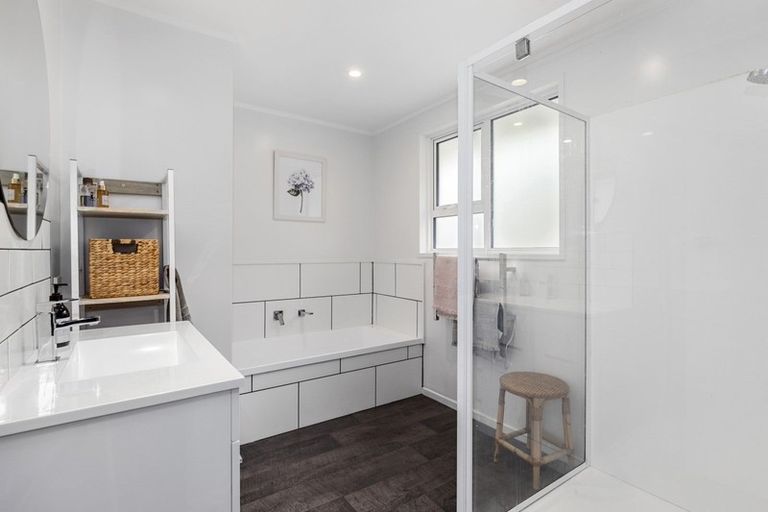 Photo of property in 38 Waipounamu Drive, Kelson, Lower Hutt, 5010