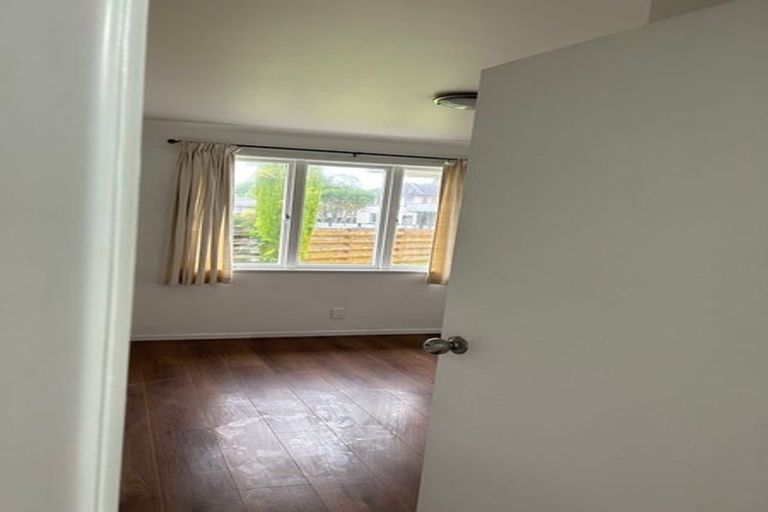 Photo of property in 49 Lauderdale Road, Birkdale, Auckland, 0626