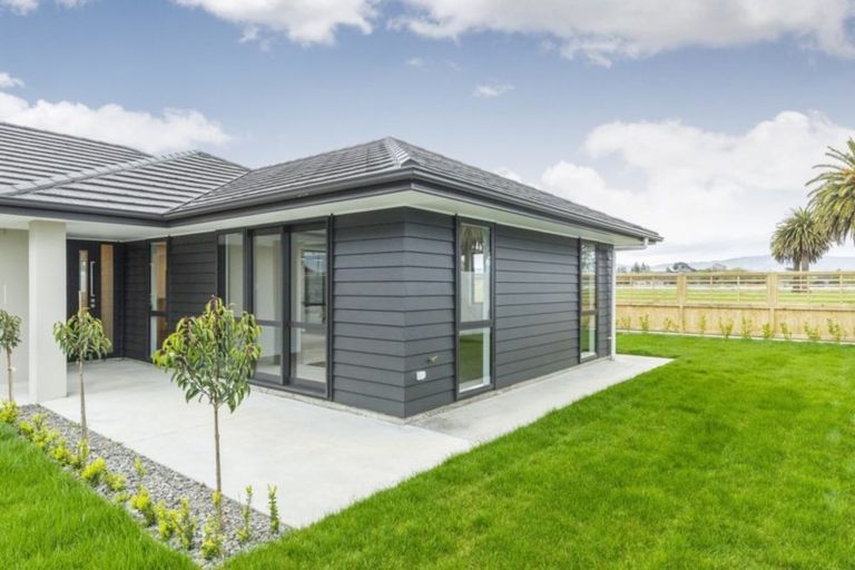 Photo of property in 5 Grand Oaks Drive, Awapuni, Palmerston North, 4412