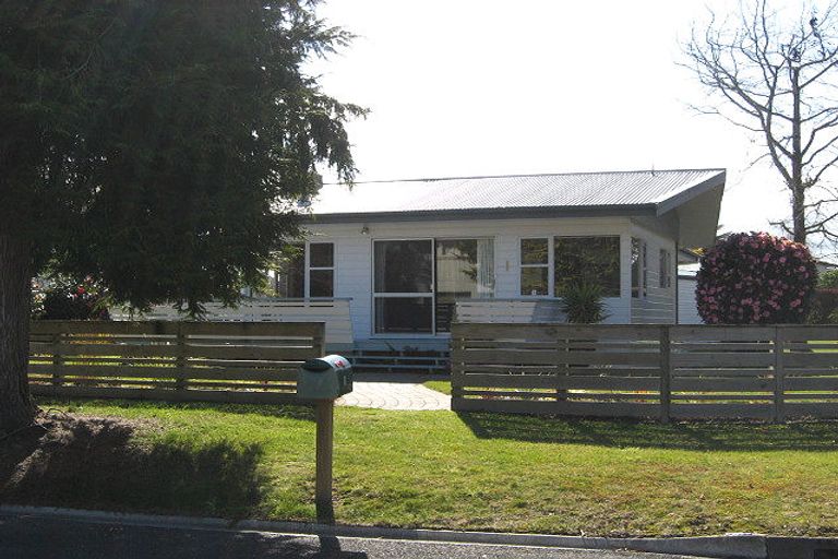 Photo of property in 1 Nisbet Terrace, Kinloch, Taupo, 3377