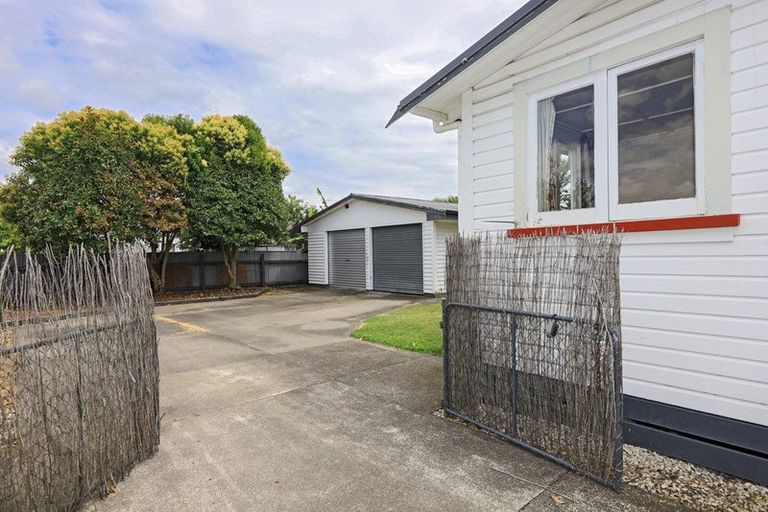 Photo of property in 1015 Heretaunga Street East, Parkvale, Hastings, 4122