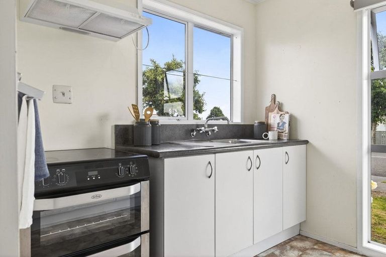 Photo of property in 4 Rhodes Drive, Kelvin Grove, Palmerston North, 4414