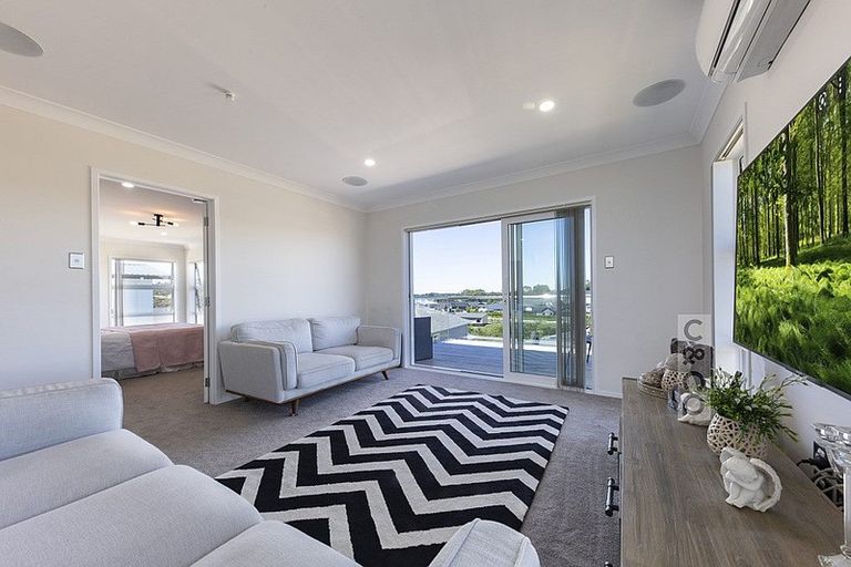 Photo of property in 2 Tauwaka Crescent, Riverhead, 0820