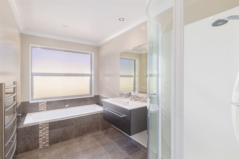 Photo of property in 11 Old Red Barn Road, Halswell, Christchurch, 8025