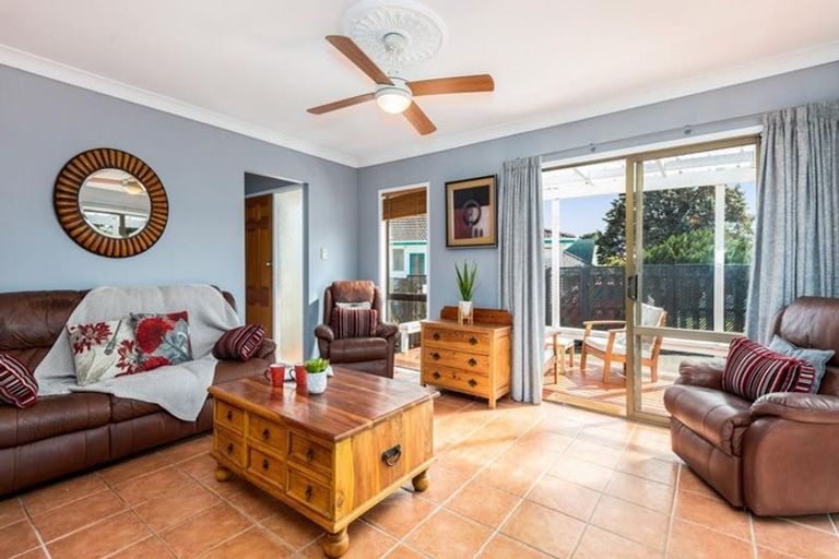 Photo of property in 63 Marendellas Drive, Bucklands Beach, Auckland, 2014