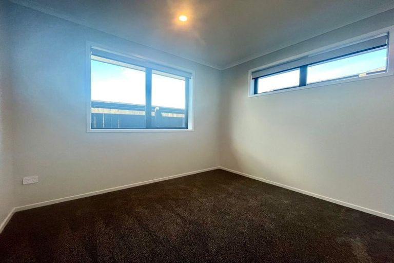 Photo of property in 8 Manaakitia Road, Karaka, 2124