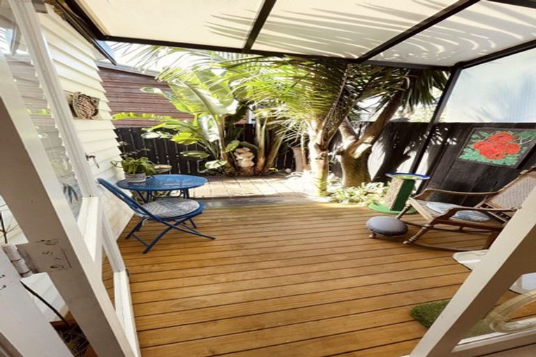 Photo of property in 2/9 Copley Street, New Lynn, Auckland, 0600