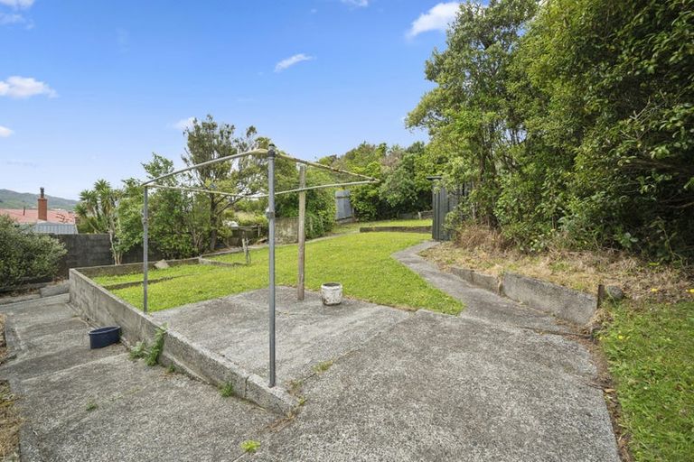 Photo of property in 83 Taylor Terrace, Tawa, Wellington, 5028