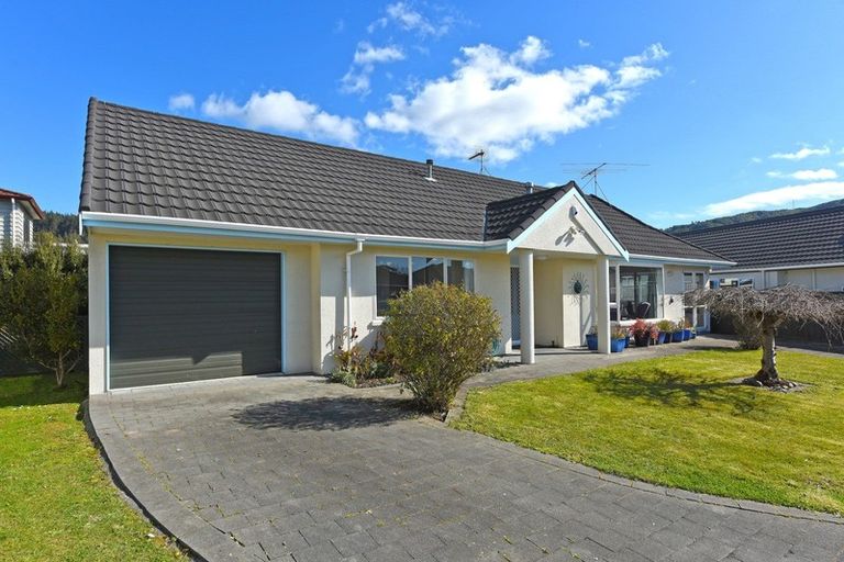 Photo of property in 3 Millwood Place, Silverstream, Upper Hutt, 5019