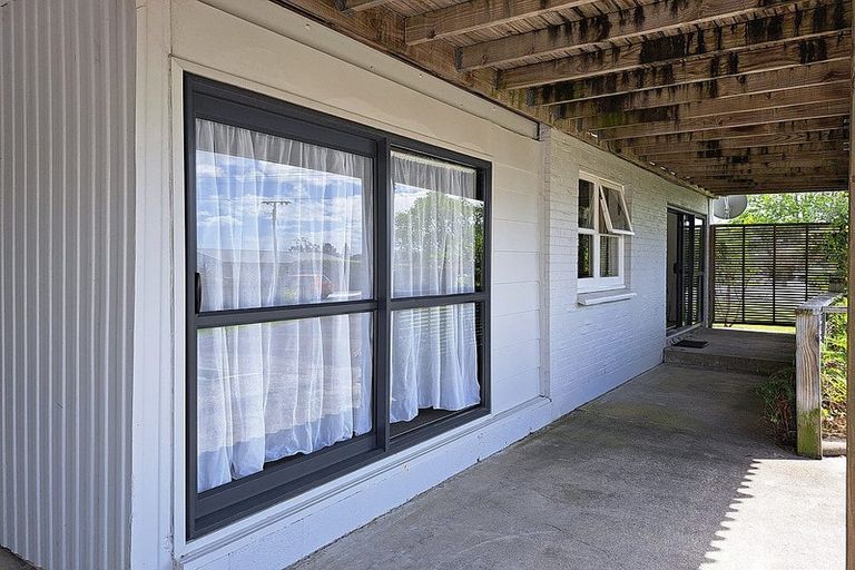 Photo of property in 87 Tiroroa Avenue, Te Atatu South, Auckland, 0610