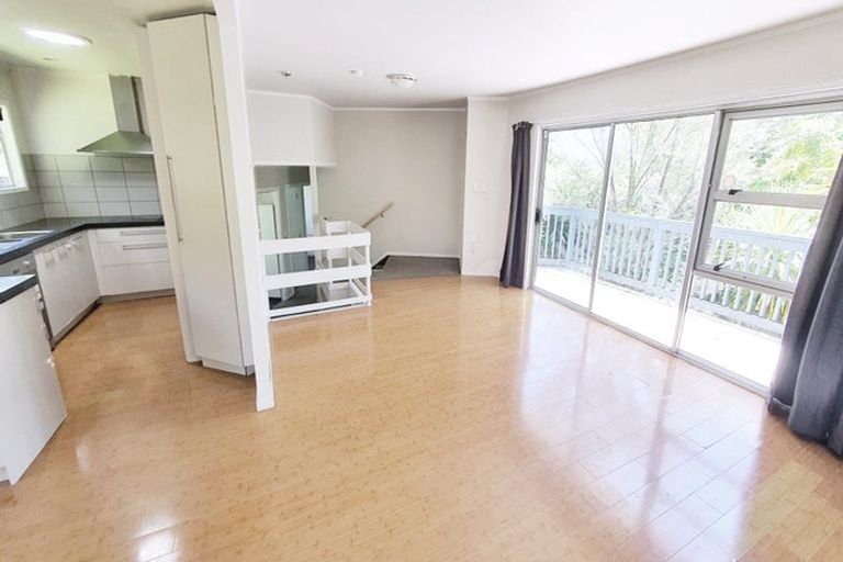 Photo of property in 27 Glencourt Place, Glenfield, Auckland, 0629