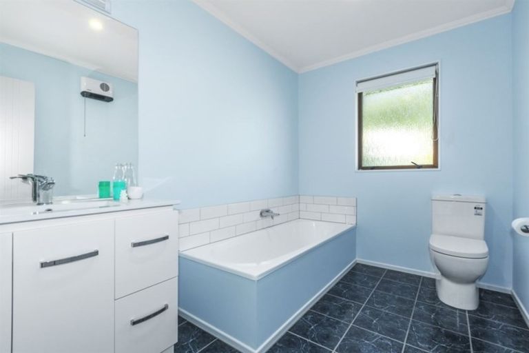 Photo of property in 26 Mercury Way, Whitby, Porirua, 5024