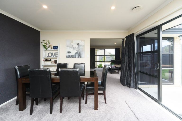 Photo of property in 6 Nevada Way, Kelvin Grove, Palmerston North, 4414