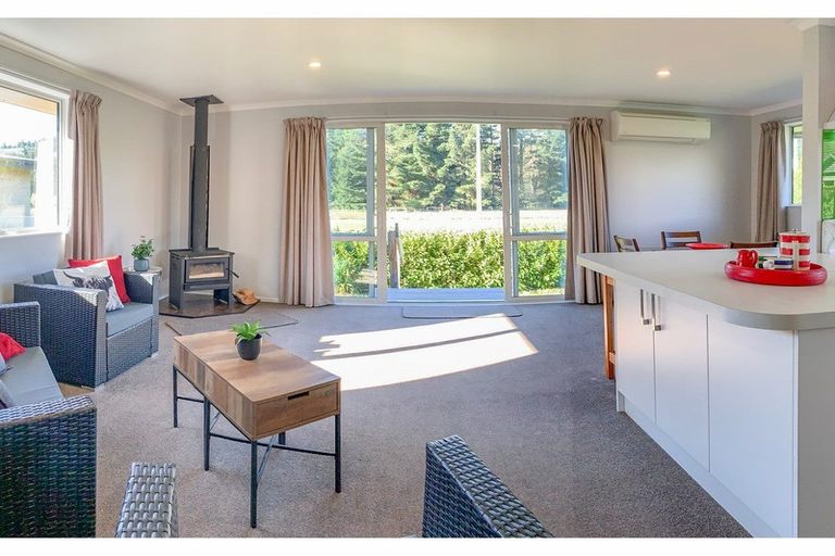 Photo of property in 8 Ryton Place, Lake Coleridge, 7572