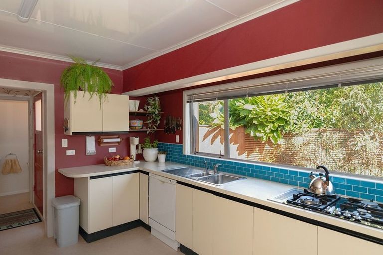 Photo of property in 2 Sydney Crescent, Raumati South, Paraparaumu, 5032