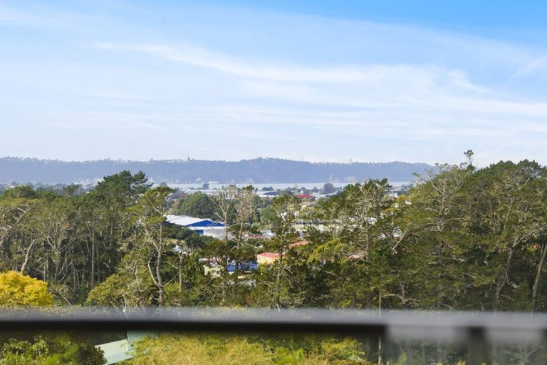 Photo of property in 85c Lake Panorama Drive, Henderson Valley, Auckland, 0614