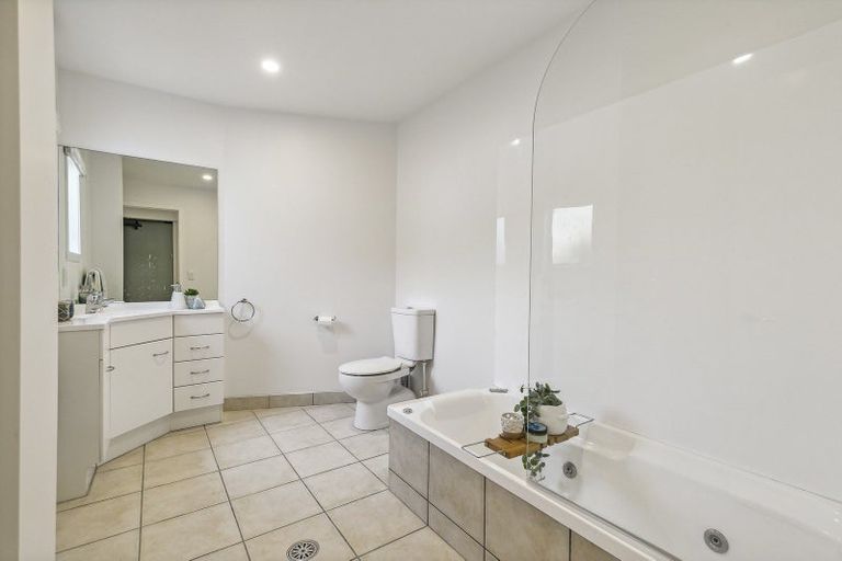 Photo of property in 4/143 Cockayne Road, Khandallah, Wellington, 6035