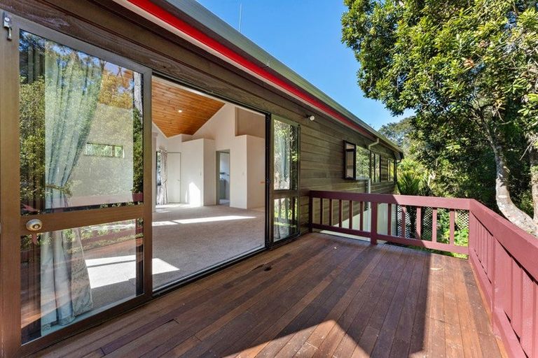 Photo of property in 2/18 Fernwood Grove, Bayview, Auckland, 0629