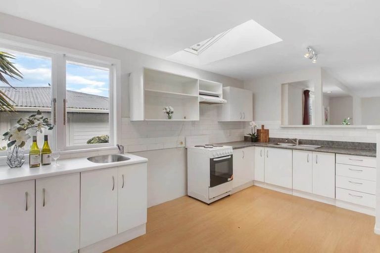 Photo of property in 37 Chorley Avenue, Massey, Auckland, 0614