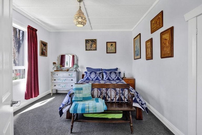 Photo of property in 30 Kahikatea Street, Inglewood, 4330