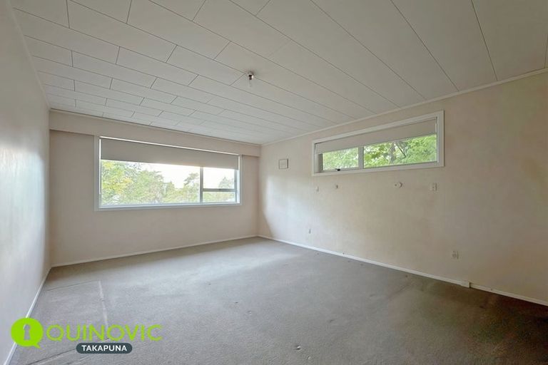 Photo of property in 1 La Trobe Street, Pakuranga Heights, Auckland, 2010