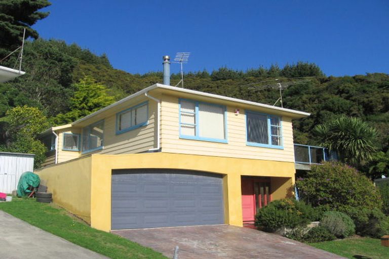 Photo of property in 11 Colonial Grove, Tawa, Wellington, 5028