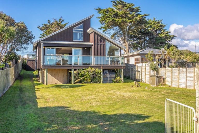 Photo of property in 8 Rodney Avenue, Te Horo Beach, Otaki, 5581